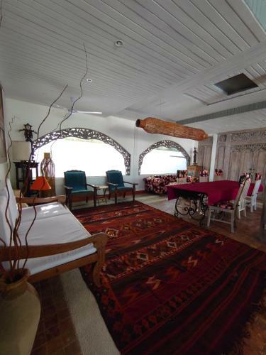 Hostal Room In A Nice Villa With Big Swimming Pool
