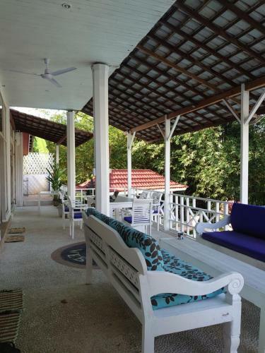 Hostal Room In A Nice Villa With Big Swimming Pool