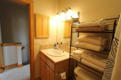 Pitchfork Place Cute Comfortable 2 Br Townhome Garage And Right Next To Shuttle Stop