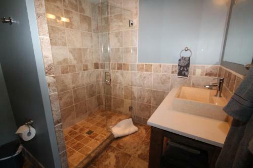 Whetstone Wonder Amazing Views Large Deck Hot Tub Pet Friendly Shuttle