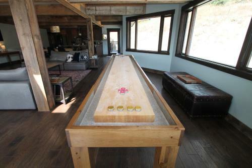 Whetstone Wonder Amazing Views Large Deck Hot Tub Pet Friendly Shuttle