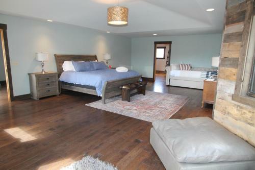 Whetstone Wonder Amazing Views Large Deck Hot Tub Pet Friendly Shuttle