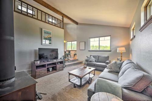 Charming Woodland Park Home With Spacious Yard!