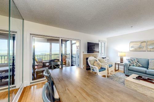 Kings Grant --- 40084 Grant Drive, Unit 72