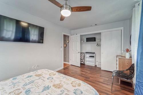 Royal Getaway 5 Bedroom Home W/pool & Game Room