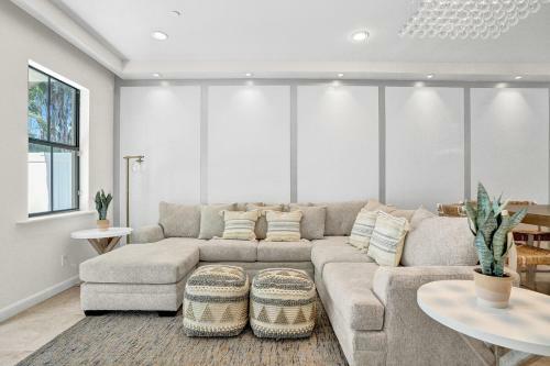 Luxury! 4bed Private Pool Deck! 1,7mi To Beach Townhouse