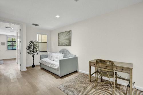 Luxury! 4bed Private Pool Deck! 1,7mi To Beach Townhouse