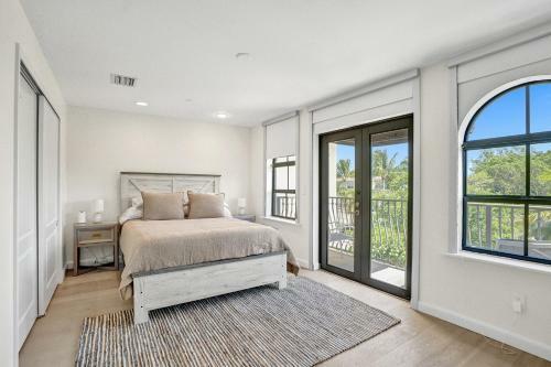 Luxury! 4bed Private Pool Deck! 1,7mi To Beach Townhouse
