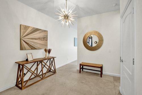 Luxury! 4bed Private Pool Deck! 1,7mi To Beach Townhouse