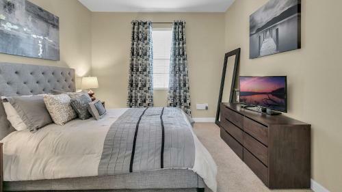 Dream Escape Large Home Located In Champion Gates