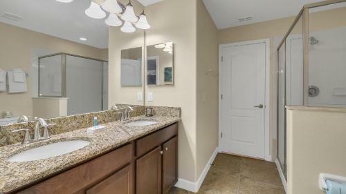 Dream Escape Large Home Located In Champion Gates