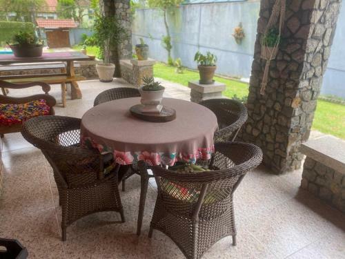 Casa Agrad�vel Com Piscina E Lareira