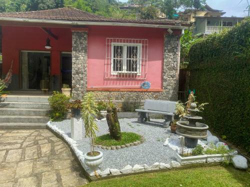 Casa Agrad�vel Com Piscina E Lareira