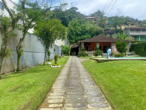 Casa Agrad�vel Com Piscina E Lareira