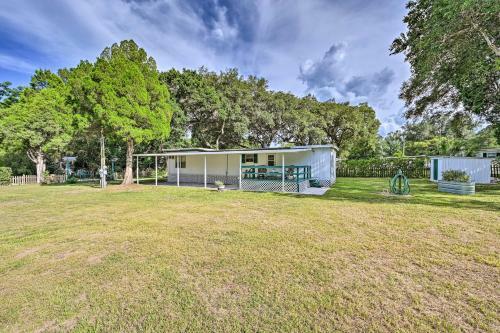 Cozy Zephyrhills Home With Large Yard And Deck!