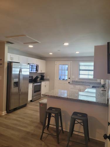 Cozy 3 Bed 2 Bath Pool Home Near Busch Gardens