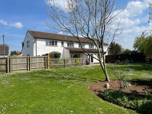 Entire House With Stunning Gardens And Pool.