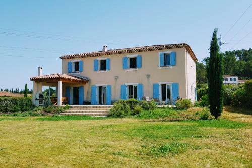 Very Nice House With Large Garden And Pool!