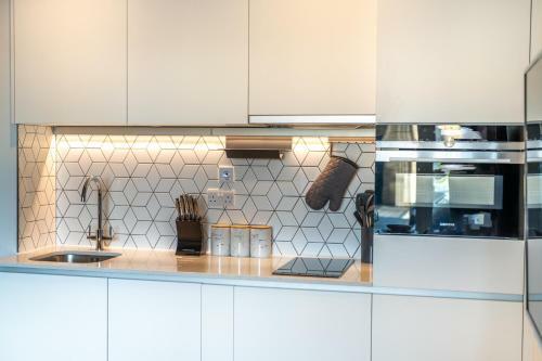 Luxury Apartments - Heathrow Airport - Free Parking