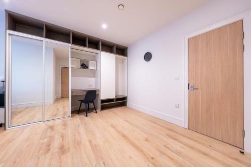 Luxury Apartments - Heathrow Airport - Free Parking