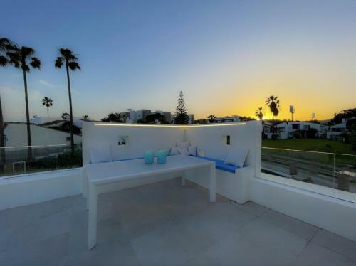 Villa Al Mar With Pool In Estepona