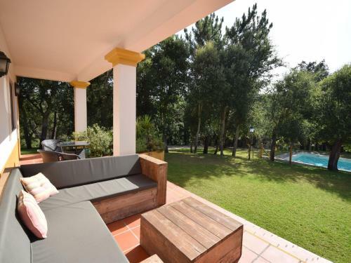 Luxurious Villa In Caldas Da Rainha With Swimming Pool
