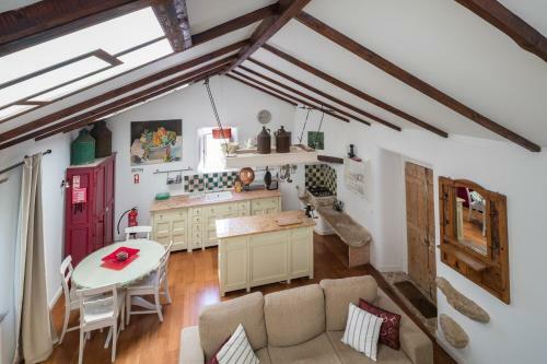 Stylish Guesthouse With Pool In Natural Park