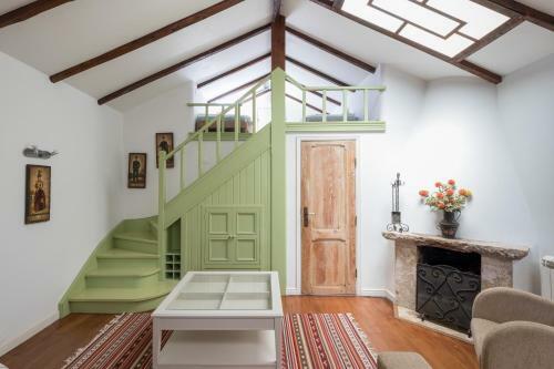 Stylish Guesthouse With Pool In Natural Park