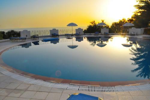 Studio Apartments Maria With Pool And Amazing View - Agios Gordios Beach