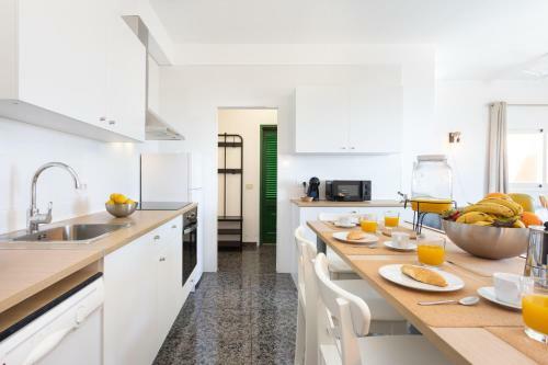 House Maye, With Terrace, Parking, Views And Bbq