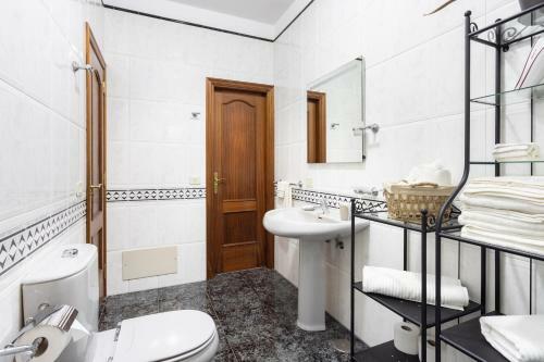 House Maye, With Terrace, Parking, Views And Bbq
