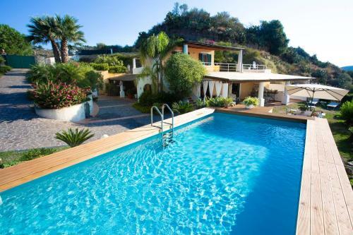 Stunning, Elegant Villa In Lipari With Pool