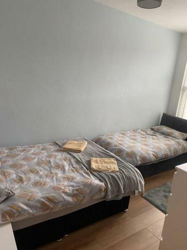 3-bedroom House With On Road Parking