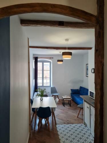 Apartamento Triplex Avec Vue Sur Place Du Centre Historique.