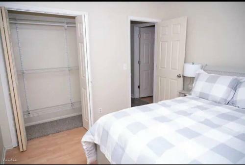 Entire Newly 3-bedroom Remodeled Home. Spacious