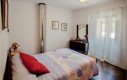 Nice Home In B�rcena De Ebro With Wifi And 4 Bedrooms