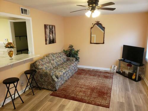Beautifual 3br, 1 Bath, Free Parking #b, Free Wifi, Full Kitchen
