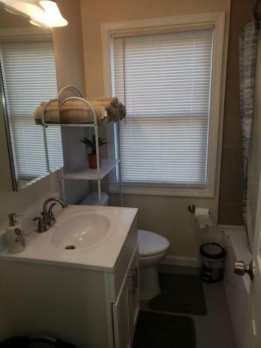 Beautifual 3br, 1 Bath, Free Parking #b, Free Wifi, Full Kitchen