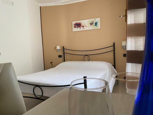 Hostal Room With Private Bathroom In Trapani