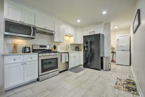Charming Apex Home With Back Deck And Grill!