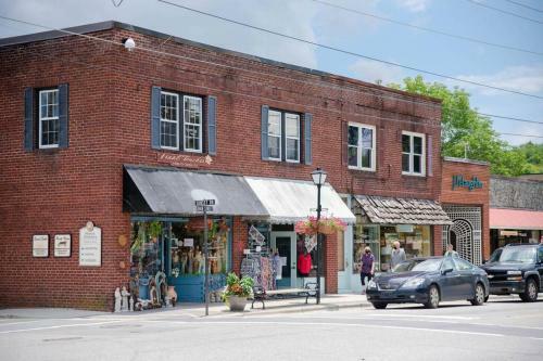 Apartamento Appalachian At Main & Pine