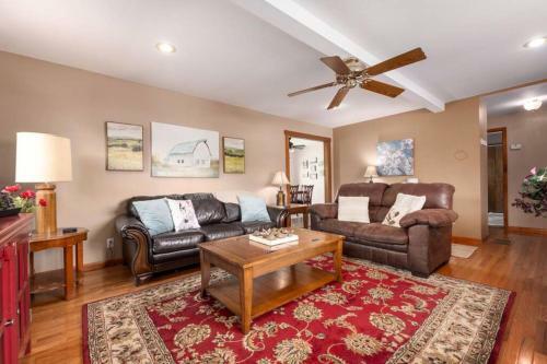 Chestnut Hill Retreat-spacious-3 Miles To Downtown