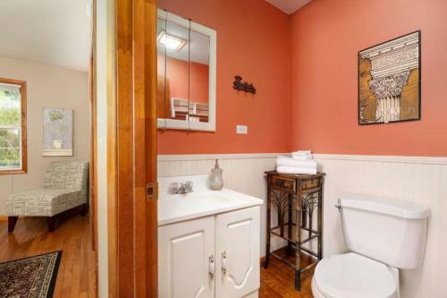 Chestnut Hill Retreat-spacious-3 Miles To Downtown