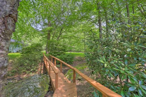 Bright Banner Elk House With Fireplace And Deck!