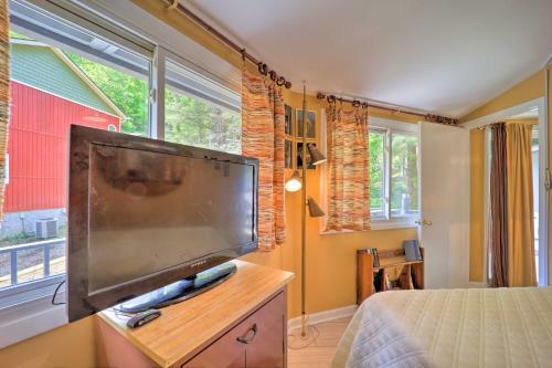 Bright Banner Elk House With Fireplace And Deck!