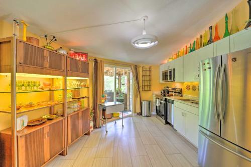 Bright Banner Elk House With Fireplace And Deck!