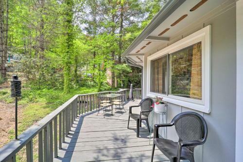 Bright Banner Elk House With Fireplace And Deck!