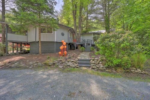 Bright Banner Elk House With Fireplace And Deck!