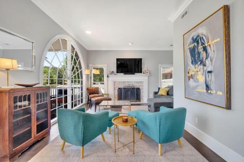 Villa New! Luxury Lakefront Living W/ Dock, Pub, Game Rm
