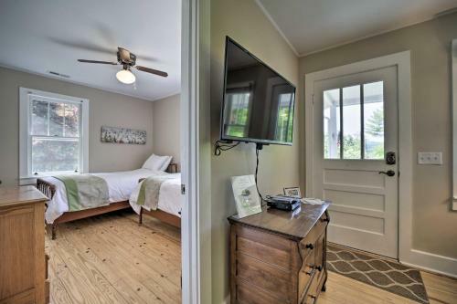 Enchanting Bryson City Cottage With Mtn Views!